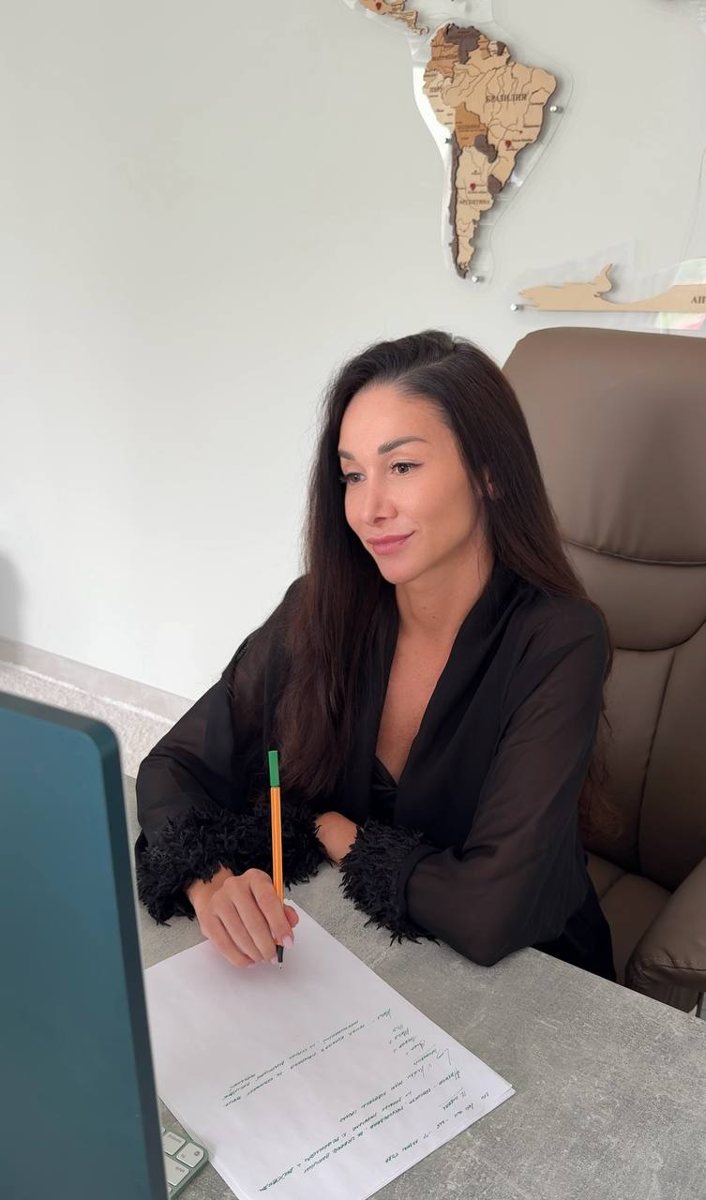 Елена за работой